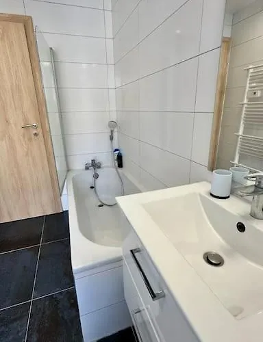 Splendide Pour 8 Personnes Tout Equipe * Miluza